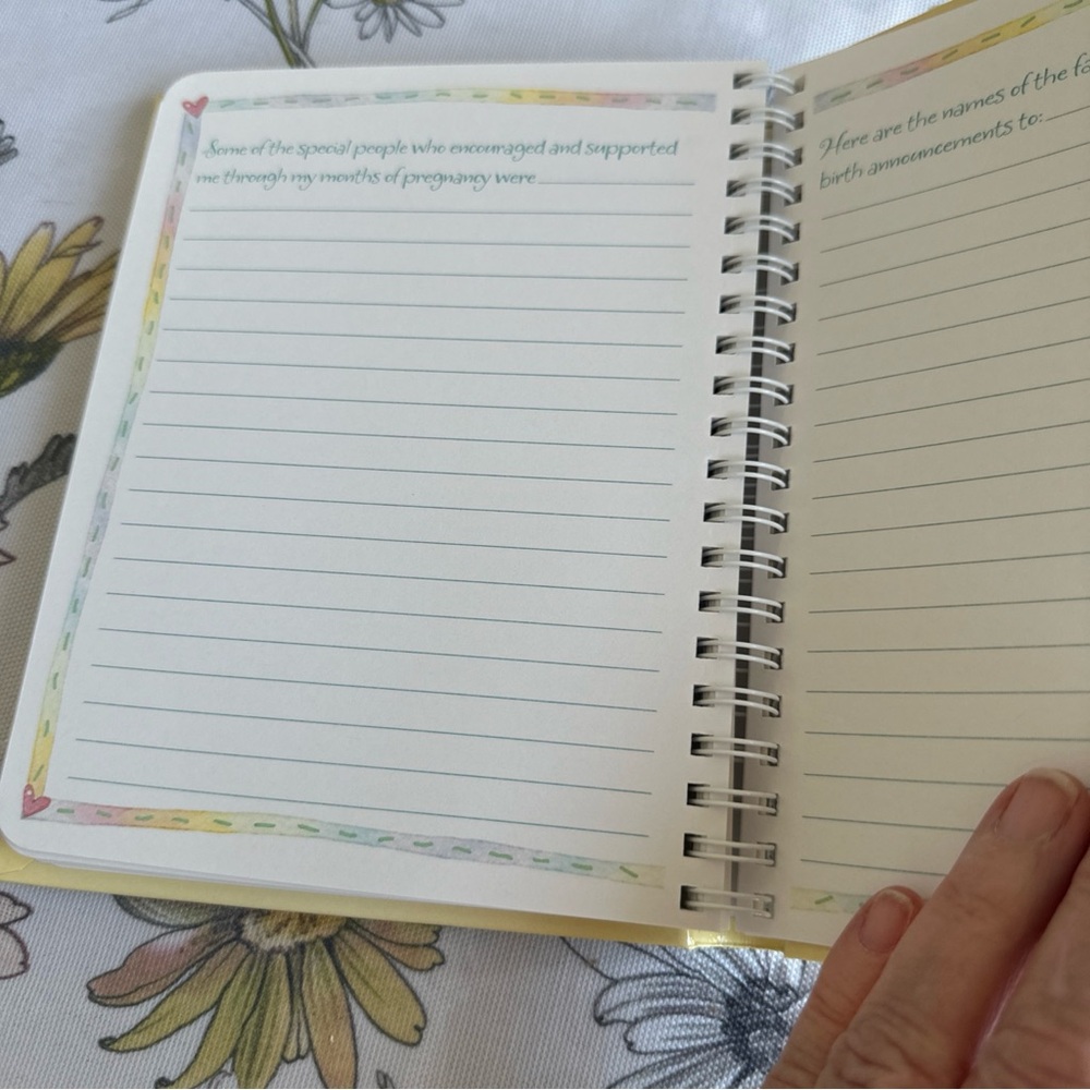 Hallmark Before baby arrives a mother‘s pregnancy journal book. A memory book - Picture 6 of 15
